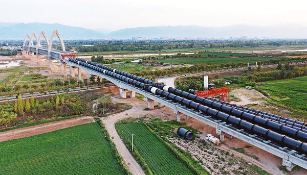 业创国内大直径钢管跨河架空输水新纪录pg